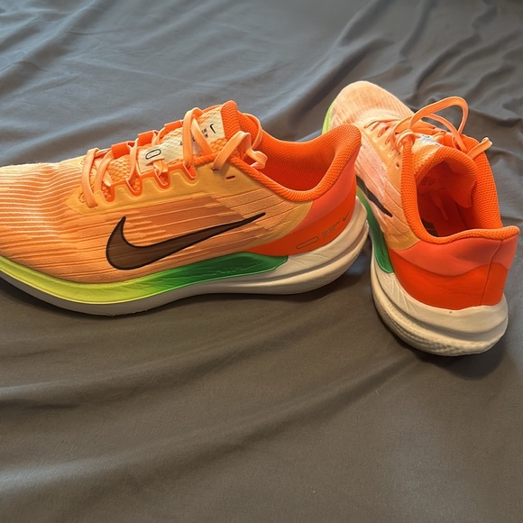 Bright Nike Running shoes! - Picture 3 of 6